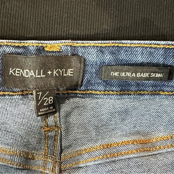 Kendall & Kylie - Picture 3 of 4